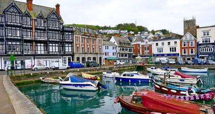 Bright Coastal Chalet Near Dartmouth | Sleeps 4