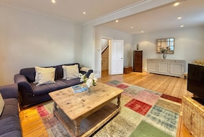 TV - 2 Bedroom Character Home in Central Topsham (Topsham)