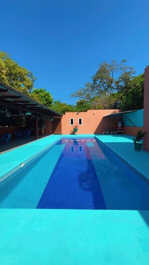 Classic Room, 1 King Bed, Balcony | Pool - Villas victoria mirador (Ixtapa)