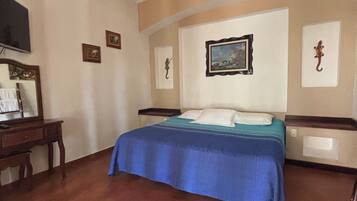 Classic Room, 1 King Bed, Balcony | Laptop workspace, free WiFi