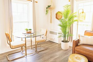 Dining - Sweet Stowe Apartment (Stowe)