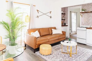 TV - Sweet Stowe Apartment (Stowe)