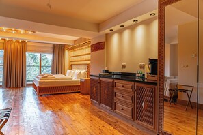Studio Confort, non-fumeurs, vue montagne | Literie de qualité supérieure, couette en duvet d'oie, minibar