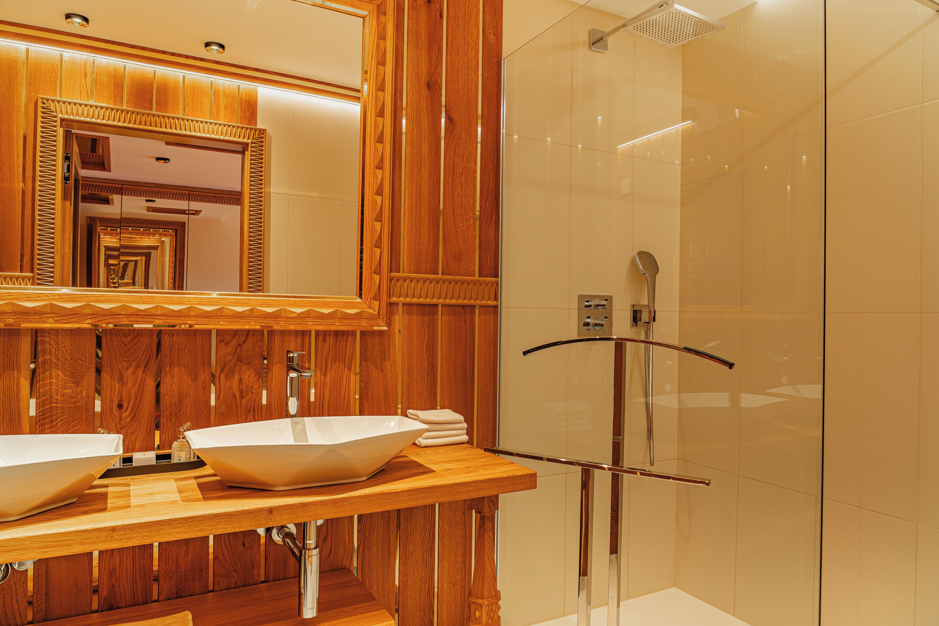 Studio Confort, non-fumeurs, vue montagne | Salle de bain | Articles de toilette de luxe, sèche-cheveux, peignoirs, chaussons