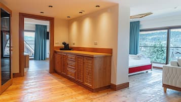 Appartement Deluxe, non-fumeurs, vue montagne | Literie de qualité supérieure, couette en duvet d'oie, minibar