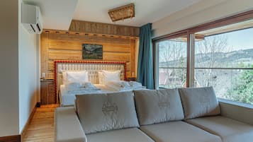 Appartement Deluxe, non-fumeurs, vue montagne | Literie de qualité supérieure, couette en duvet d'oie, minibar