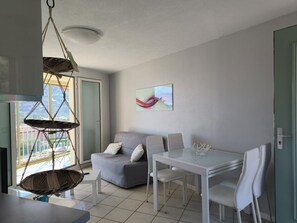 Living area - Vrbo Property (Théoule-sur-Mer)