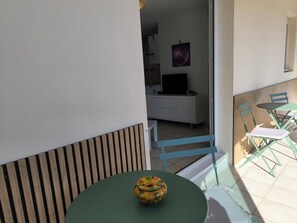 Outdoor dining - Vrbo Property (Théoule-sur-Mer)
