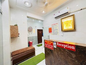 Lobby - Hotel Vrinda Nikunj Dham (Vrindavan)