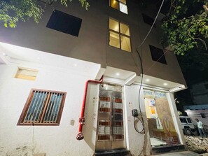 Exterior detail - Hotel Vrinda Nikunj Dham (Vrindavan)