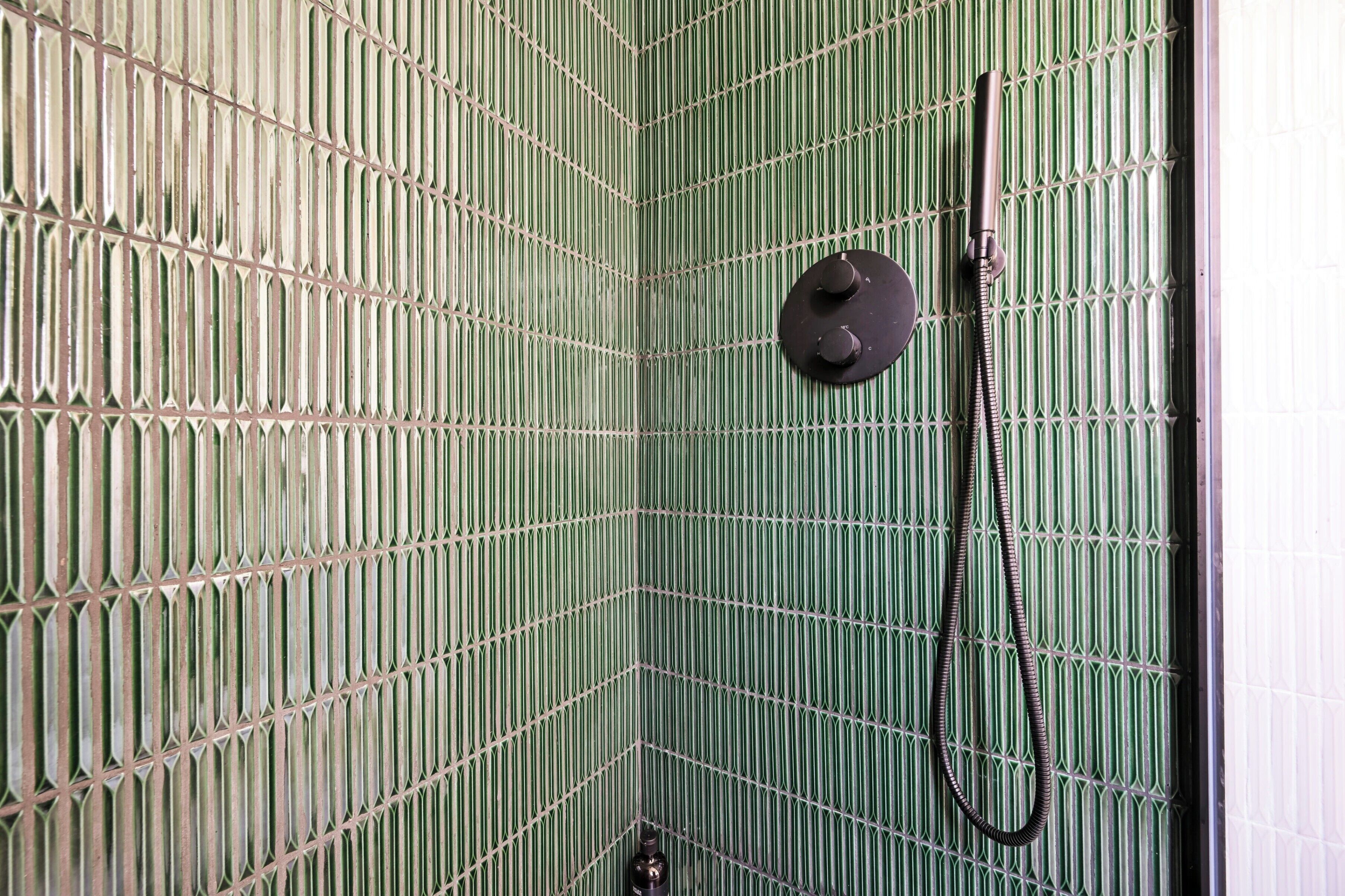 Combined shower/bathtub, deep-soaking bathtub, towels