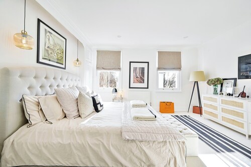 2 Bed Chelsea Townhouse Sleeps 5 - Pet Friendly