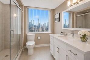 Economy Room | Bathroom | Free toiletries, hair dryer, towels, soap - Noma Urban Suites (Toronto)