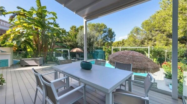 Outdoor dining - Vrbo Property (Costa de la Calma)