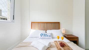 Iron/ironing board, Internet, bed sheets