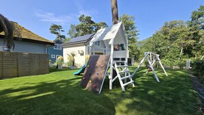 A play area with a climbing wall and a swing set. - Large holiday homes with beautiful gardens (Pobierowo)