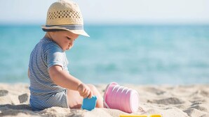 A child playing with sand toys on a beach. - Large holiday homes with beautiful gardens (Pobierowo)