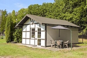 Outdoor dining - A holiday home in an oasis of peace and quiet (Sianow)