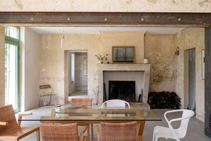 Interior - 10 min from St Emilion! Stone house in the heart of vineyards and countryside! (Montagne)
