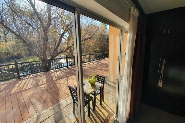 Standard Double Room, Balcony, Lake View | Dining