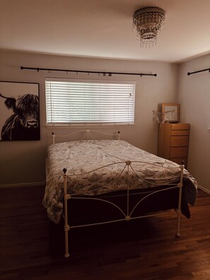 Room - Delightful and personal 1-bedroom house in adorable Aptos for a relaxing stay (Aptos)