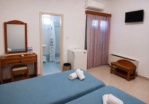 Travel crib, WiFi, bed sheets