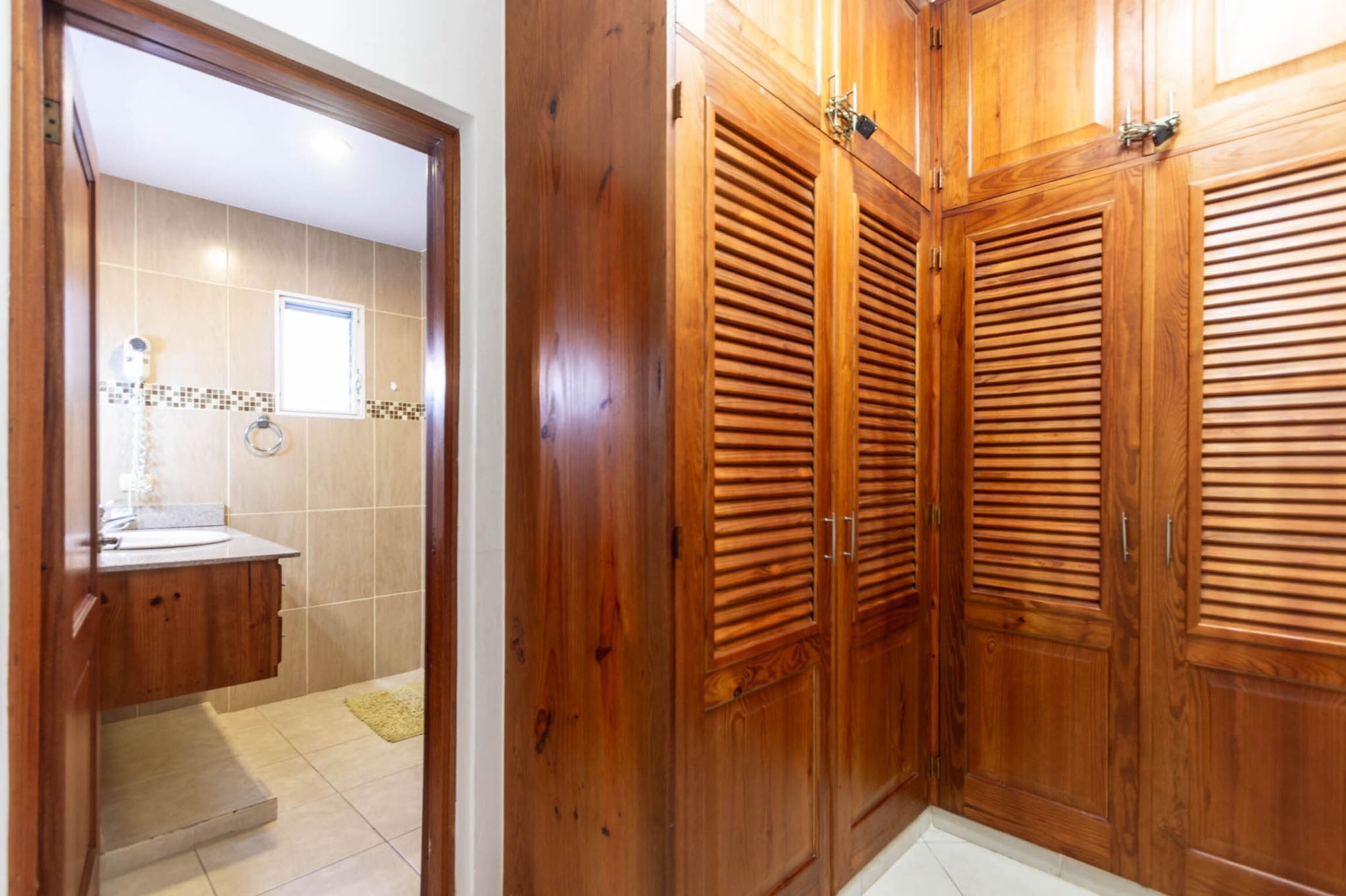 Apartamento, 2 quartos, sacada, vista para o jardim | Banheiro