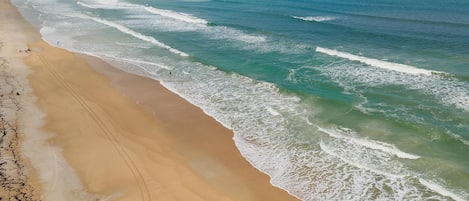 Condo, varias camas (Cedar Island Club C201) | Playa