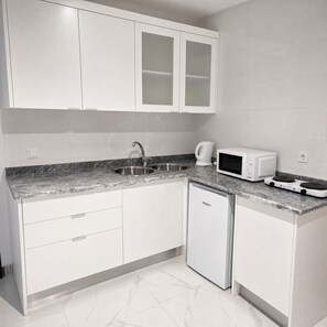 Private kitchen - 3rd Floor Stylish Sea Mountain View Apartment with Rooftop Jacuzzi & BBQ (São Vicente)