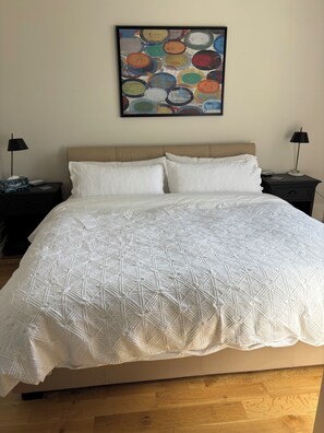1 habitación, tabla de planchar con plancha, wifi gratis y ropa de cama 