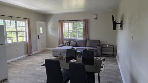 Modern 1BR Mountain View Retreat w/ AC & Full Kitchen