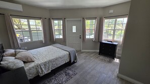 Room - Modern 1BR Mountain View Retreat w/ AC & Full Kitchen (Saint Peter Basseterre)