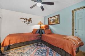 Room - Cindy's Cabin sleeps 2 min to sister springs Boat parking (Crystal River)