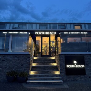 Exterior detail - Porth Beach Hotel & Restaurant (Newquay)