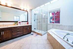 Comfort Quadruple Room | Bathroom