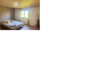 Room - Vrbo Property (Dieulefit)