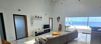 Exclusive luxury Penthouse with 180° sea view