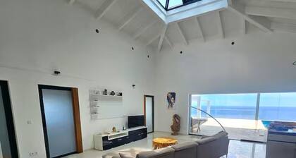 Exclusive luxury Penthouse with 180° sea view