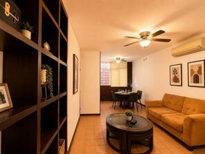 TV, offices - Hermosa Casa/3Px/Ac/Cerca del tec de Mty/Wifi (Monterrey)