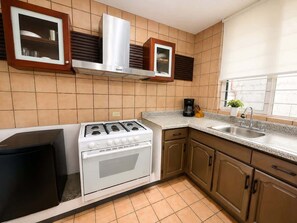 Private kitchen - Hermosa Casa/3Px/Ac/Cerca del tec de Mty/Wifi (Monterrey)