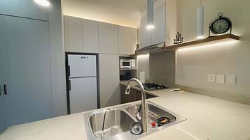 Fridge, stovetop, coffee/tea maker, blender