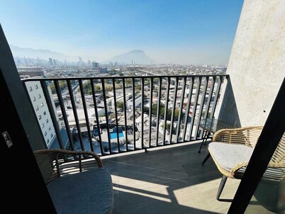 Hermoso Departamento Exclusivo/Frente Arena Mty