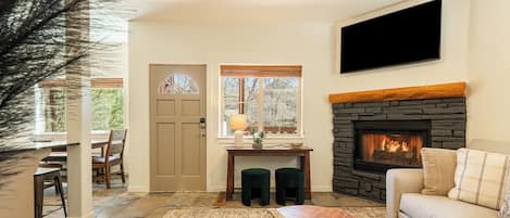 Smart TV, fireplace