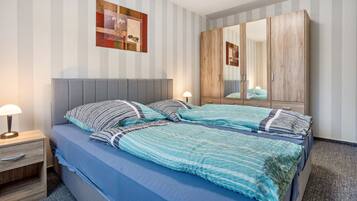 WiFi, bed sheets