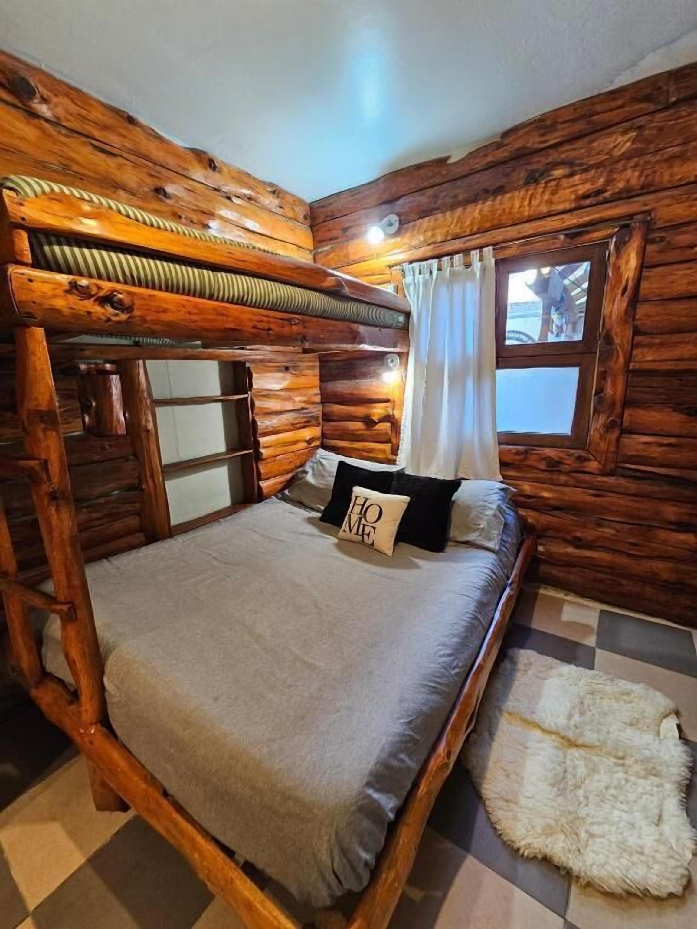 Dreibettzimmer (López)