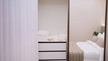 Deluxe Apartment, Park View | Blackout drapes, free WiFi