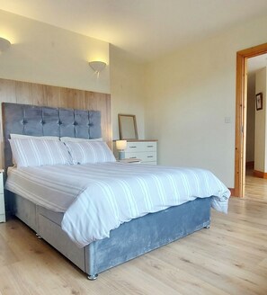 Iron/ironing board, bed sheets -  An ideal base for families and couples looking to explore the area. (Duncormick)