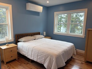 Room - Cozy 2-bedroom house on the ocean in beautiful Milbridge with AC (Milbridge)