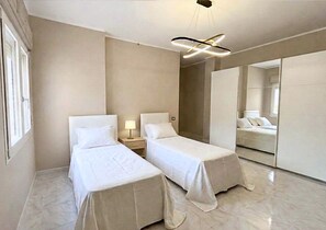 2 chambres, coffres-forts dans les chambres, bureau, Wi-Fi gratuit
