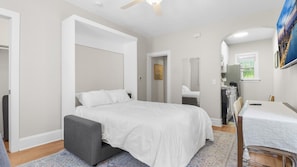 Desk, iron/ironing board, travel crib, WiFi - Chic Lake Forest Studio Getaway, Walk to Downtown! (Lake Forest)